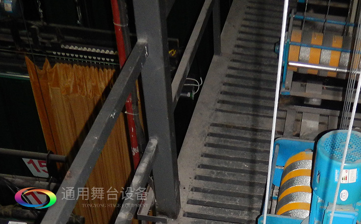 詳談舞臺吊桿(包括手動單(復)式、電動吊桿機、數字舞臺吊桿控制系統)的安全使用及維護