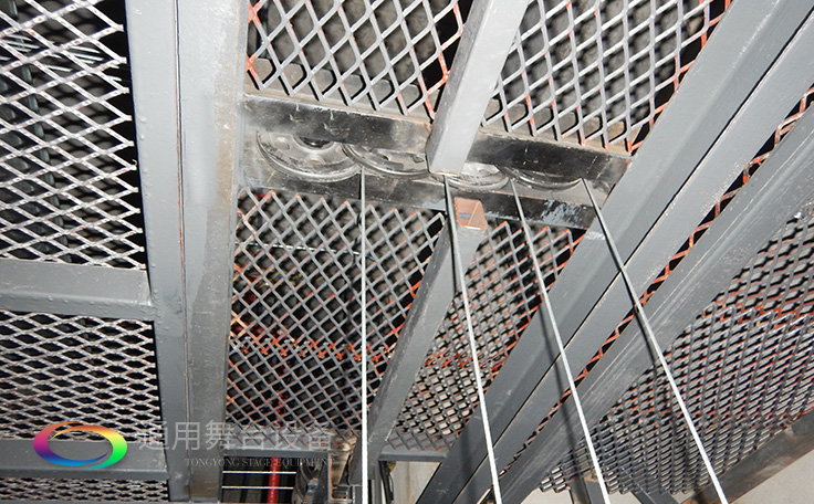 詳談舞臺吊桿(包括手動單(復)式、電動吊桿機、數字舞臺吊桿控制系統)的安全使用及維護