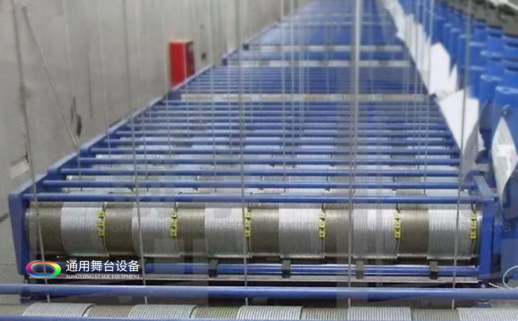 單層纏繞舞臺吊桿機(定制型):行程檢測、沖頂保護、松疊繩保護、超載保護、變頻調速、單、多臺編組運行
