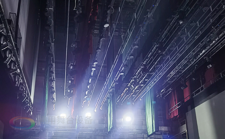 通用舞臺(tái)吊桿承建:江蘇省南京曉莊學(xué)院報(bào)告廳項(xiàng)目順利通過(guò)竣工驗(yàn)收